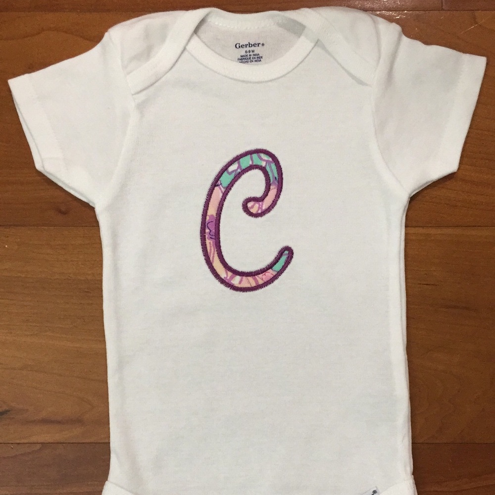 Gerber Monogrammed C Onesie. 6-9 months.